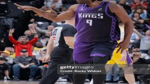 厄瓜多尔与巴西世预赛南美区第15轮战平，卡塞米罗进球，阿利森两红VAR调整